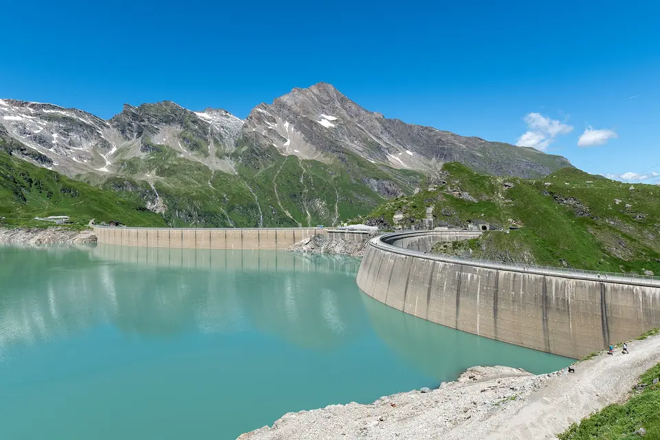 Mooserboden ūdenskrātuves aizsprosti Drossensperre un Moosersperre