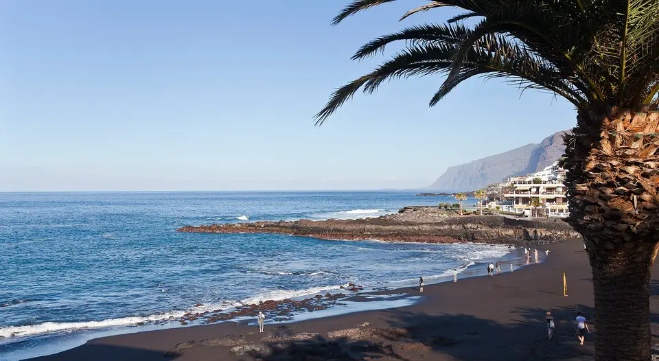 Plaja de la Arena melno smilšu pludmale Puerto de Santiago