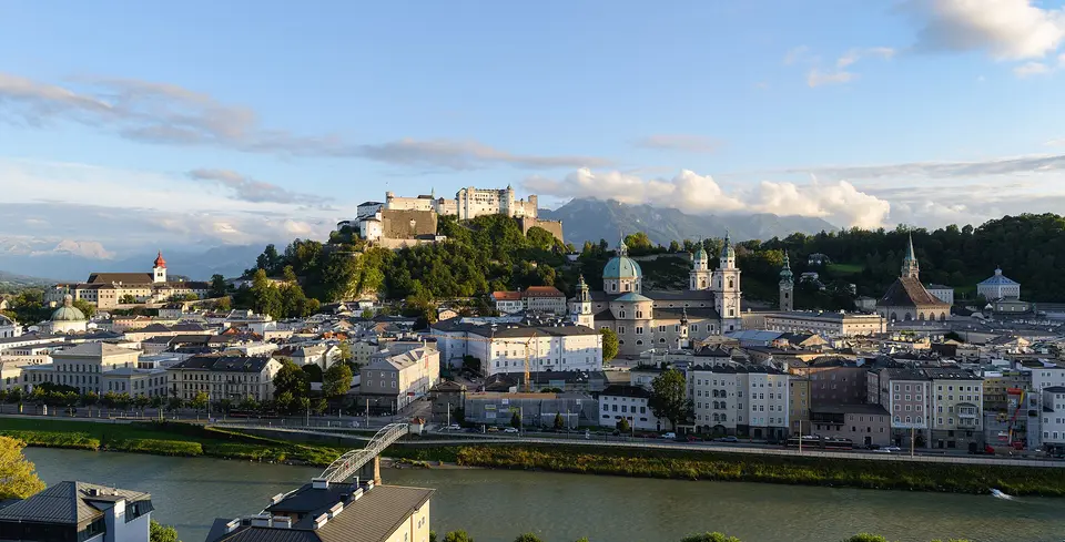 Zalcburgas vecpilsēta un Zalcburgas cietoksnis (Hohensalzburg), skats no Kapuzinerberg